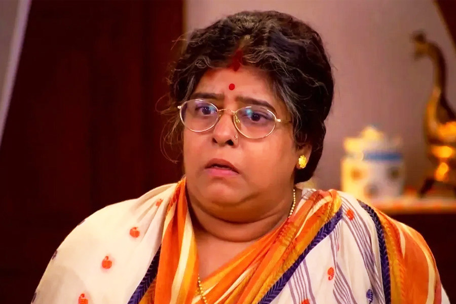 Actress Manasi Sinha faced 26 lakh rupee fraud after signing autograph