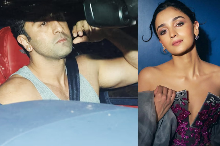Ranbir Kapoor Gets Irked as fans run after his new Rs 6 crore Bentley, Watch