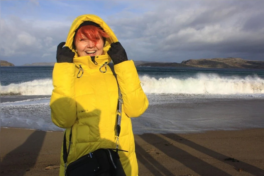 Russia journalist faces police questioning for wearing yellow jacket