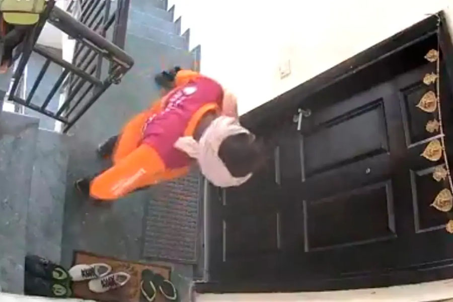 Swiggy Agent allegedly stealing Shoes outside flat, company responds