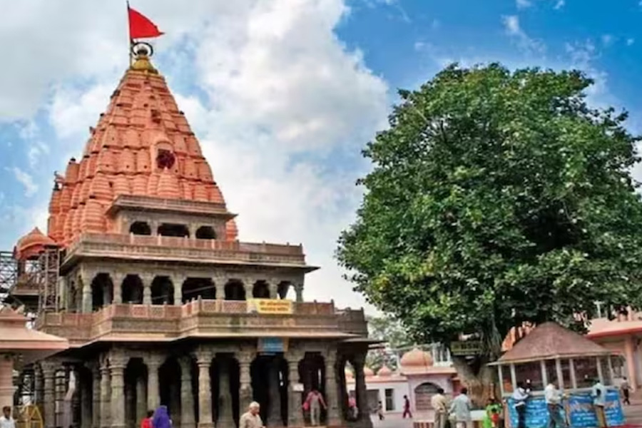 Women security guards thrashed at Mahakaleshwar Mandir for stopping reels shooting