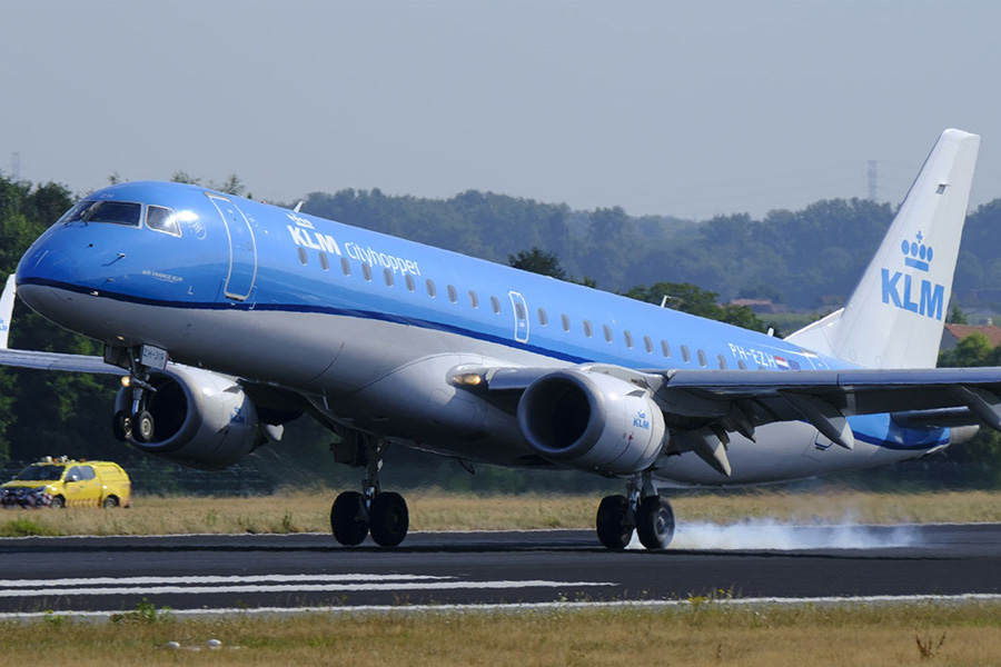 Man Died after fall in Running Aircraft Engine At Amsterdam Airport