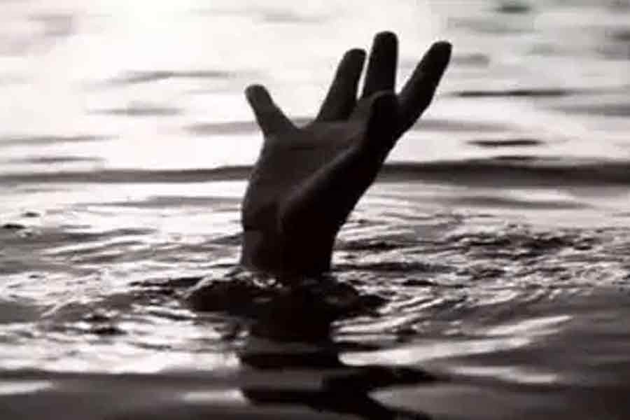 Two tourists from Kolkata died after drowning into the sea in Bakkhali