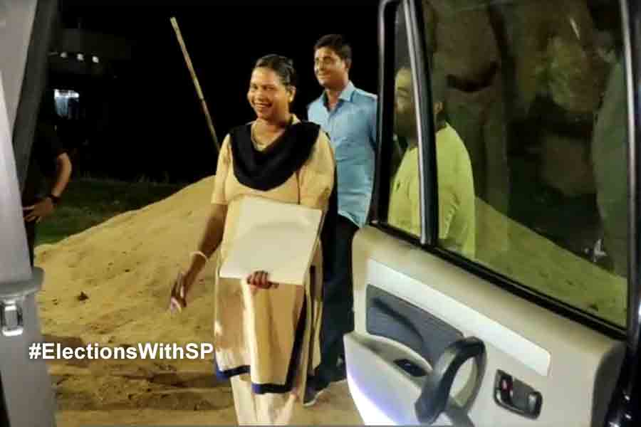 WB Police searches Dibyendu Adhikari's convoy