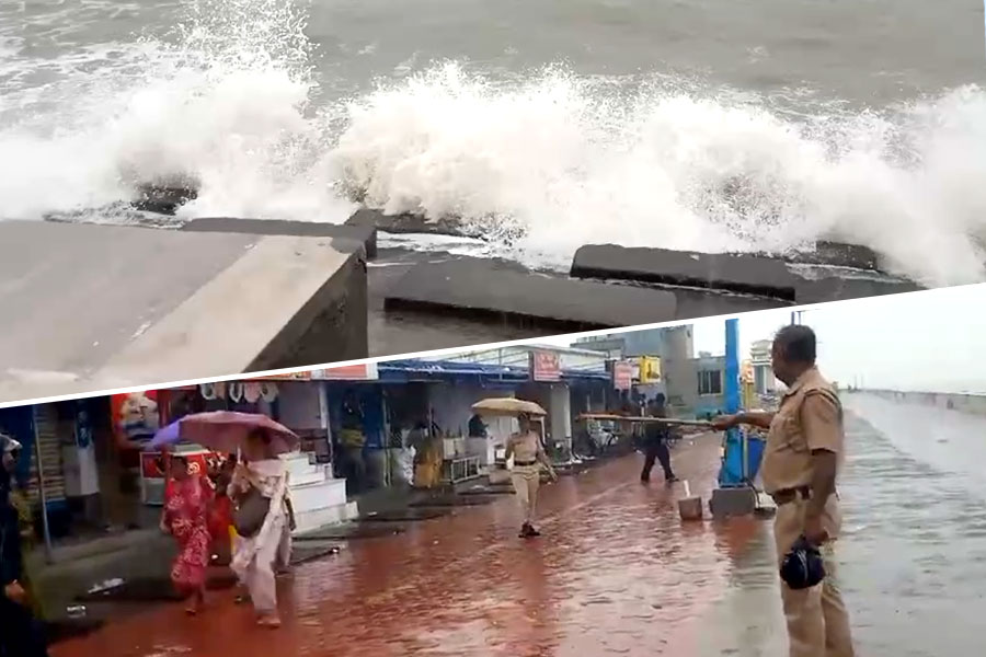 Police takes action at Digha to dismiss tourist crowd