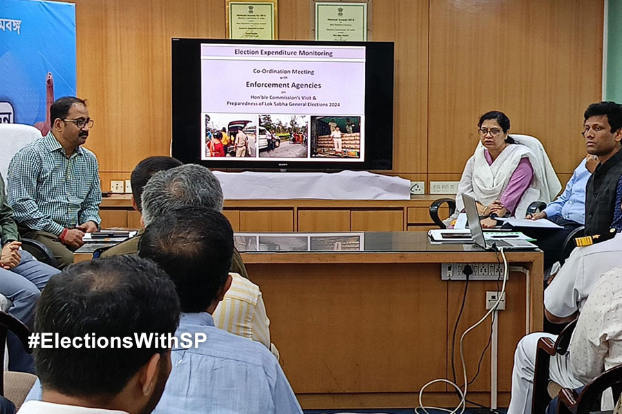 Lok Sabha Election 2024: A part of Govt employees involved in delection duty met Additional CEO in Kolkata demanding safety