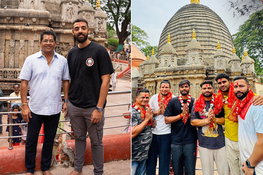 Kolkata Knight Riders players offer prayers at Maa Kamakhya Temple before RR match