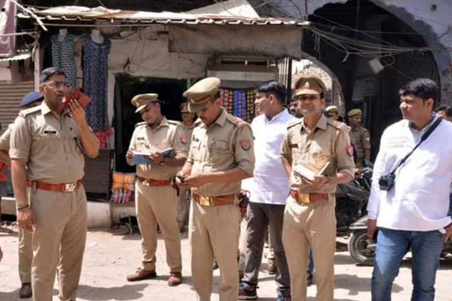 Bomb threat to 10 Kanpur schools