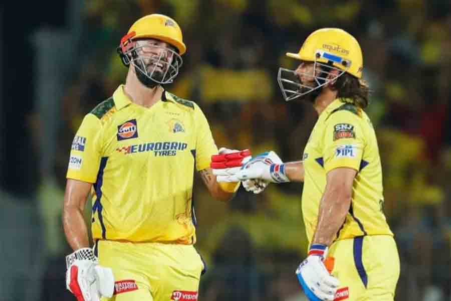 Irfan Pathan questions MS Dhoni's decision not to take singles in the IPL match against Punjab Kings