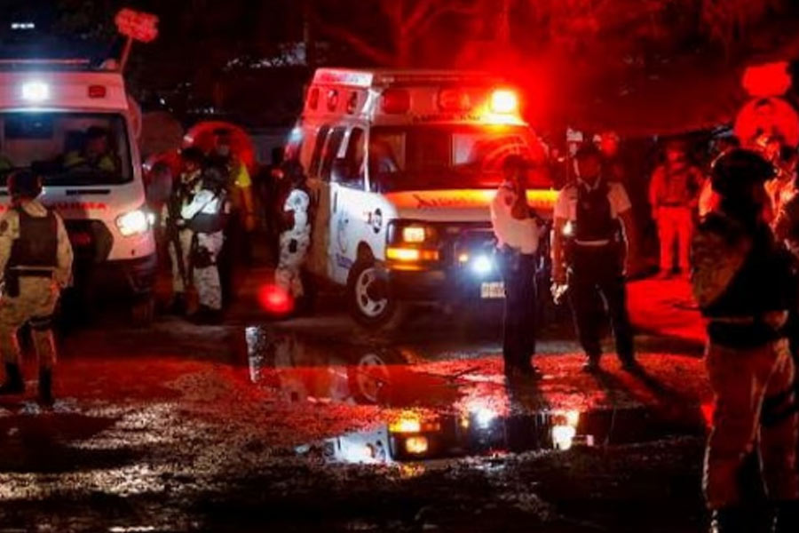 Stage collapses at Mexico presidential candidate's rally, 9 dead