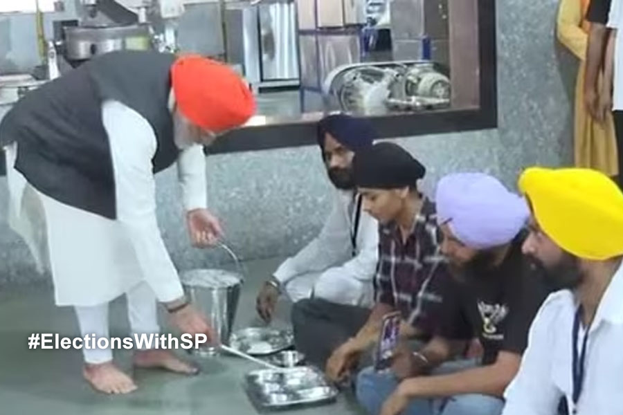 PM Narendra Modi serves langar at Gurudwara Patna Sahib in Bihar