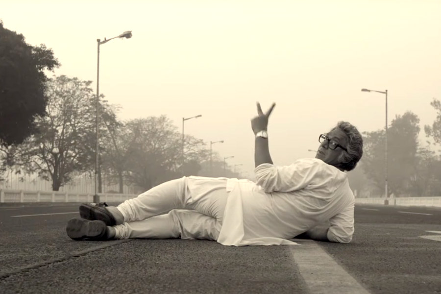Srijit Mukherji's Padatik Teaser Out