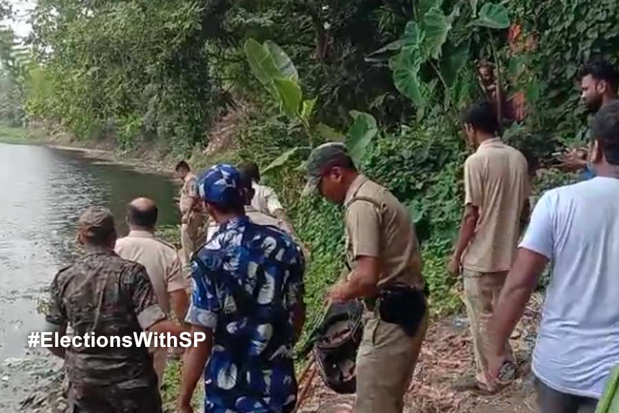 Boy dies in bomb blast in Hooghly