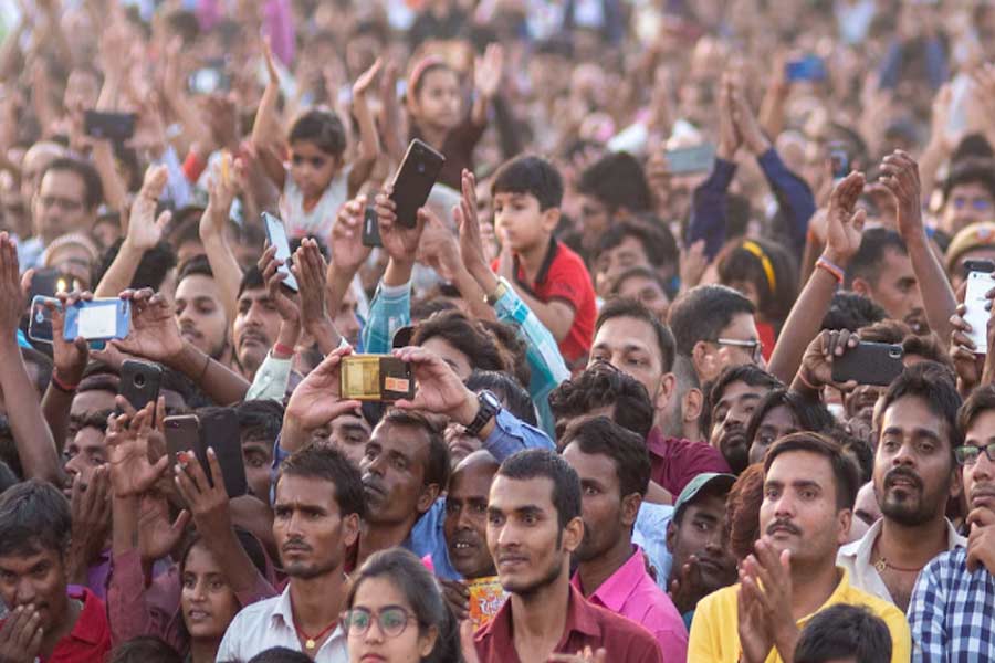 Major poll issues like unemployment, inequality, inflation remain behind the scenes