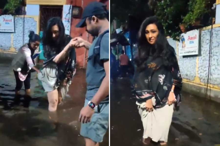 Rituparna Sengupta faces problem due to waterlogging in Kolkata after rain