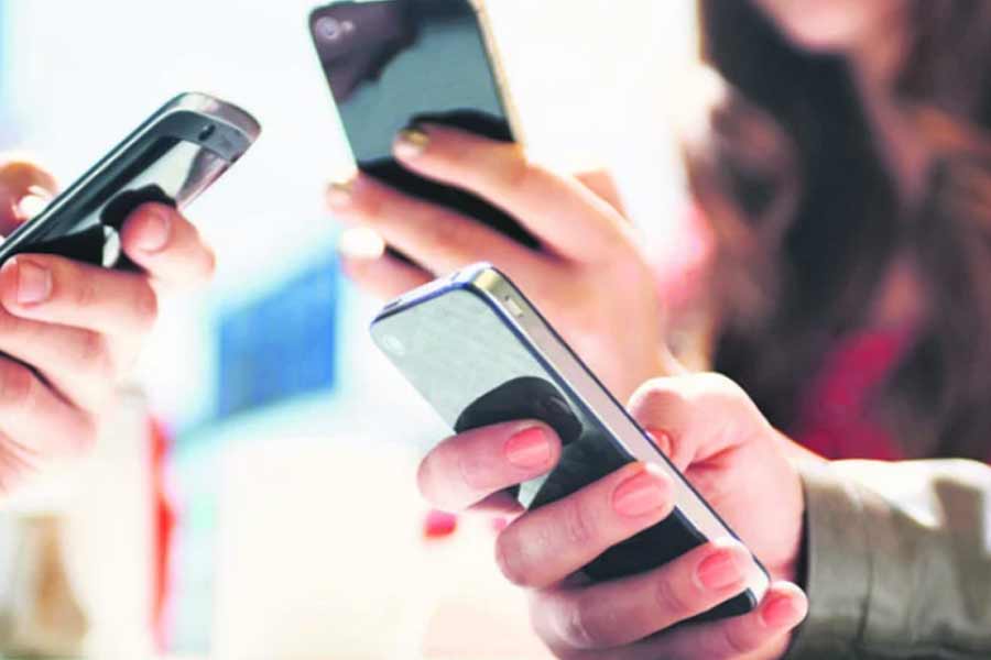 Smartphones will be obsolete in 10 years, says Meta’s AI Chief