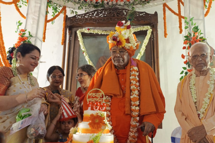 Swami Purnatmanandaji Maharaj's centennial celebration radiates spiritual splendour