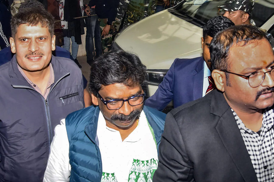Supreme Court refuses to entertain Hemant Soren's interim bail plea against ED arrest