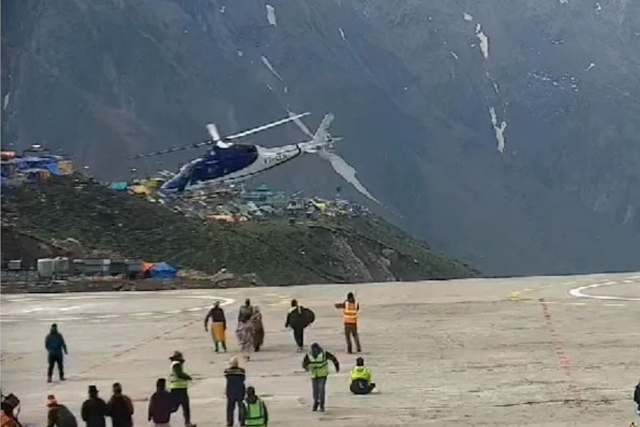 Devotees safe after Kedarnath helicopter faced mid air glitch