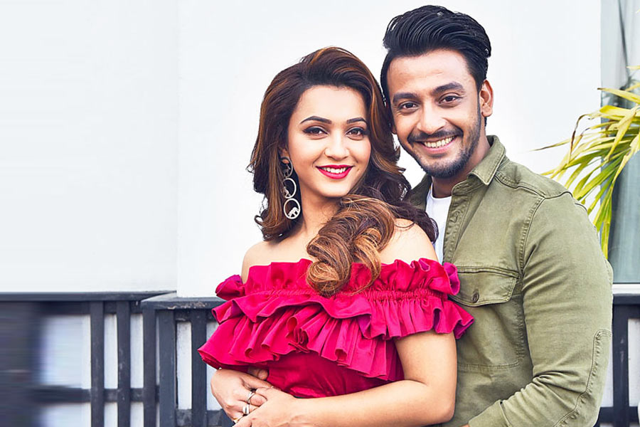 Bonny Sengupta, Koushani Mukherjee off to Goa for summer vacation