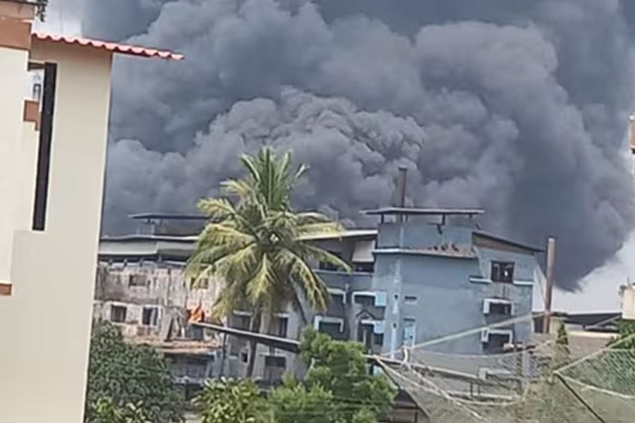 Atleast 4 killed on massive blast in Maharashtra chemical factory