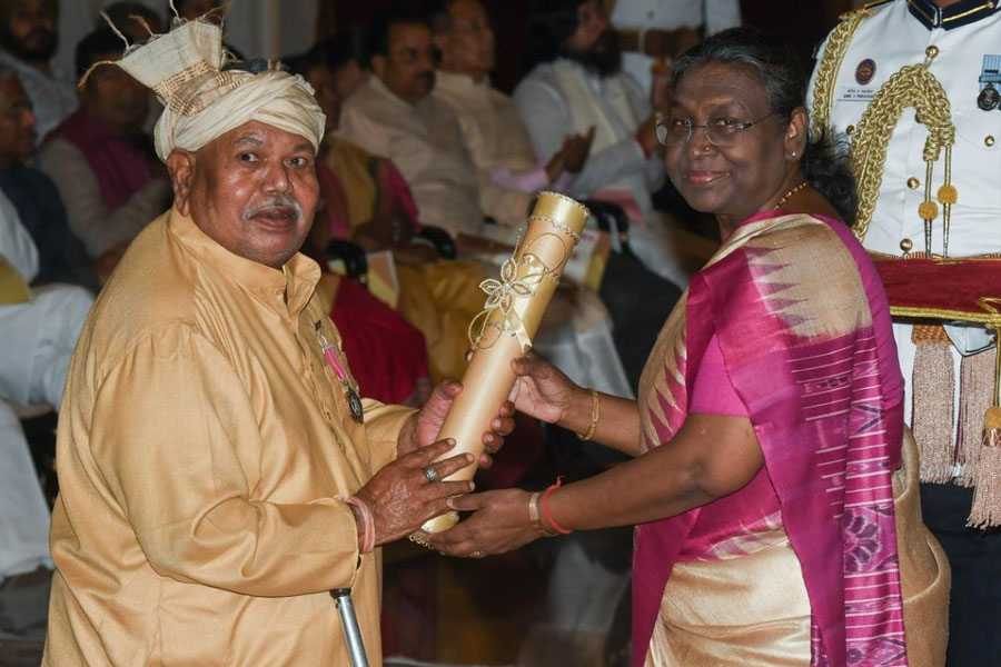 Will return Padma award, after Naxal threat says Hemchand Manjhi