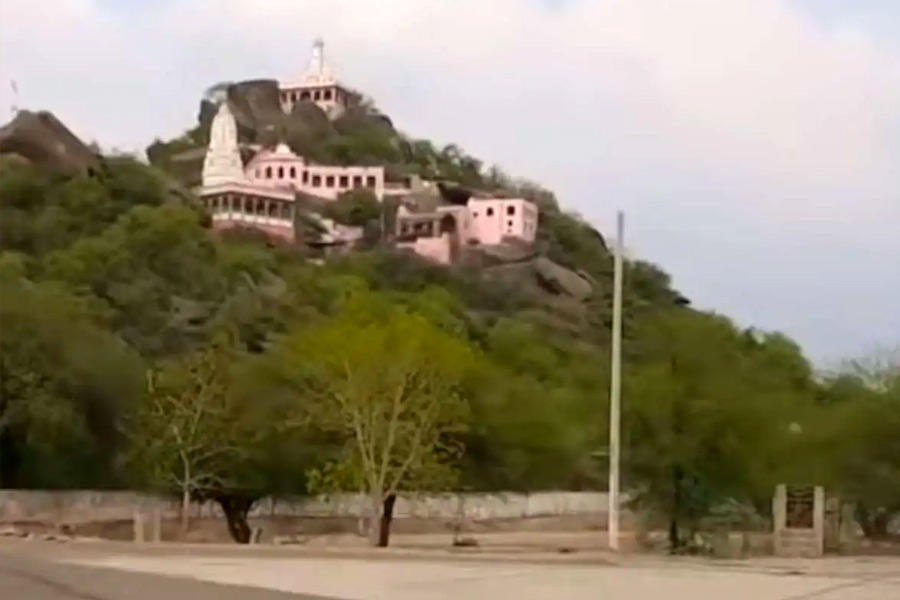 rajasthan-devmali-village-temple
