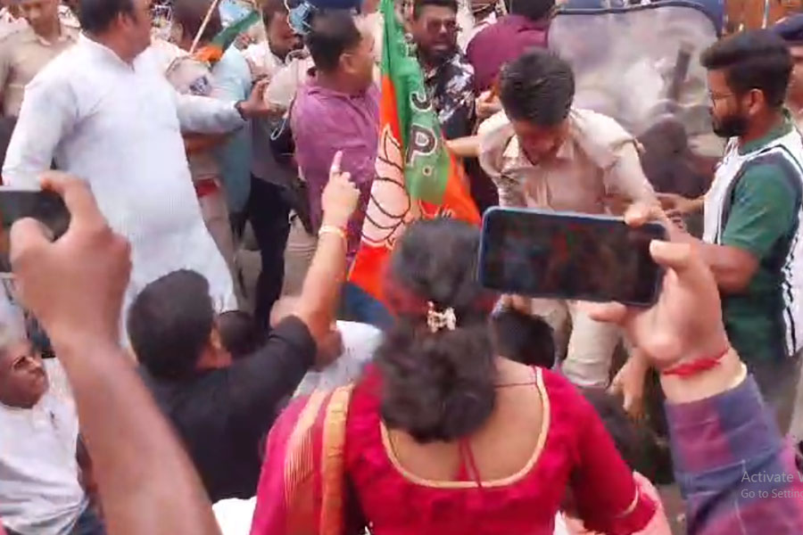 Siliguri Drinking Water Crisis: Siliguri mayor Gautam Deb accepts fault to provide drinking water in city