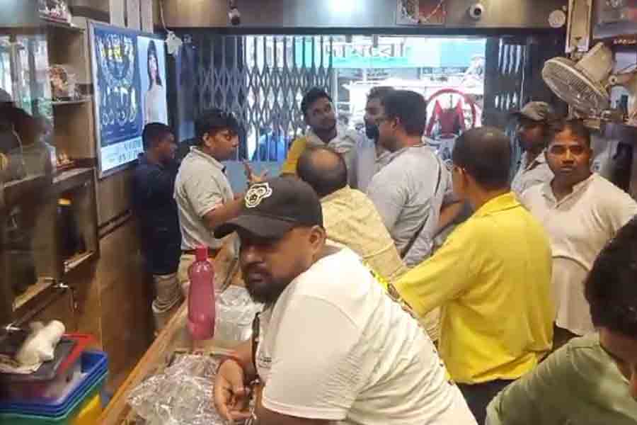 Again robbery in Gold Jewellery shop in Domjur