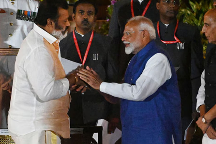 BJP MP of Kerala Suresh Gopi clarifies 'mother of India' remark about Indira Gandhi