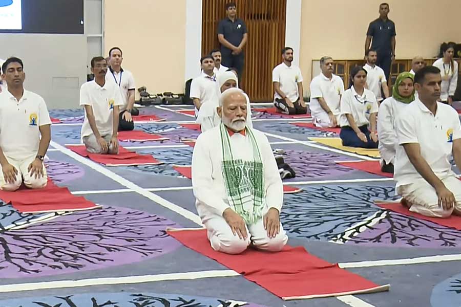 PM Modi gives message from Kashmir for 10th International Yoga Day