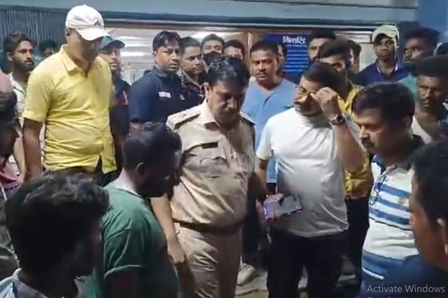 Birbhum: Patient death due to medical negligence in Rampurhat, family protest