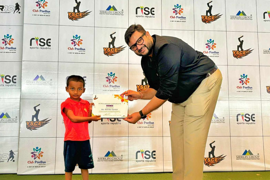 Merlin Group and Yuvraj Singh Centre of Excellence gave scholarship to Rishika Sarkar