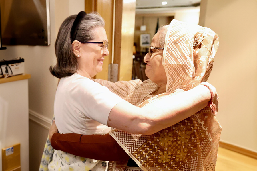 Sonia Gandhi meet Bangladesh PM Sheikh Hasina in New Delhi
