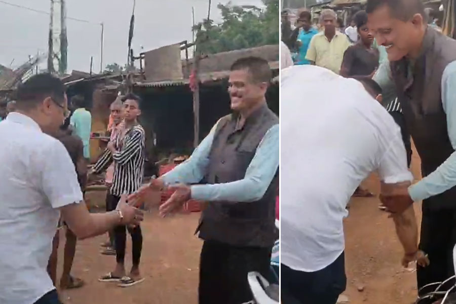 BJP MP Soumitra Khan provokes speculation as he touched feet of senior TMC leader to show respect