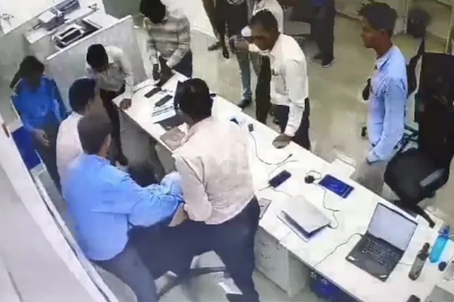 Bank Employee Dies by Heart Attack At Uttar Pradesh