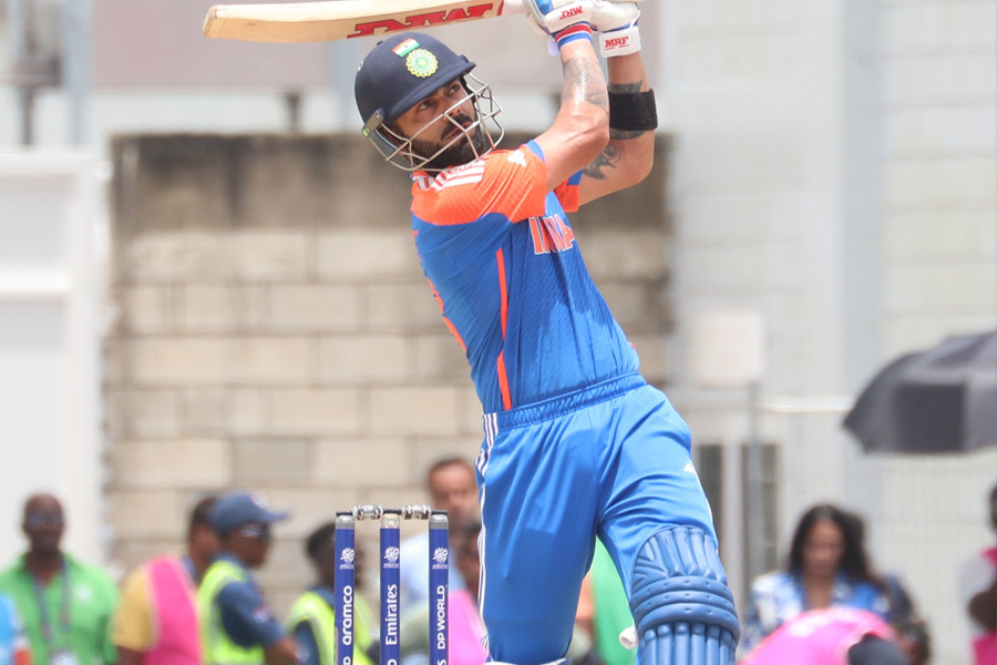 Bowlers saved Virat Kohli, Sanjay Manjrekar again raises strike rate controversy