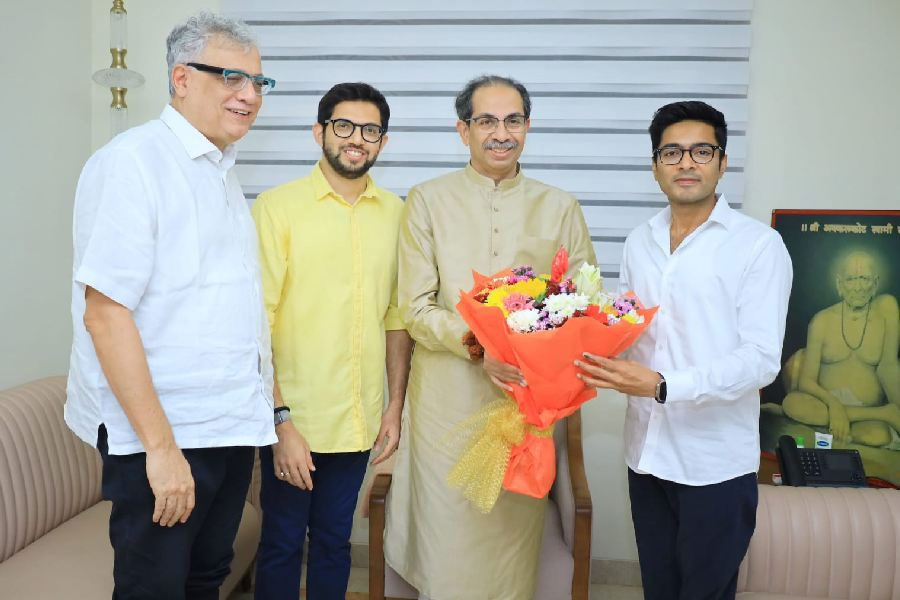 Abhishek Banerjee will not return to Kolkata after meeting Uddhav