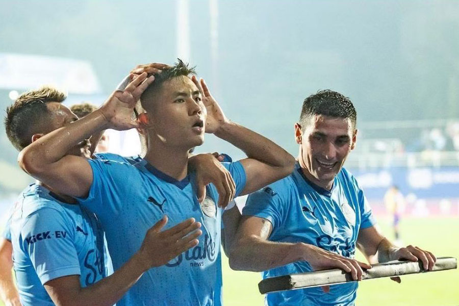 Star Footballer Apuia is headed to Mohun Bagan