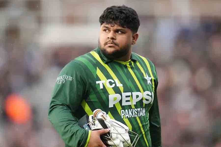 Babar Azam consoles Azam Khan after Pakistan's loss