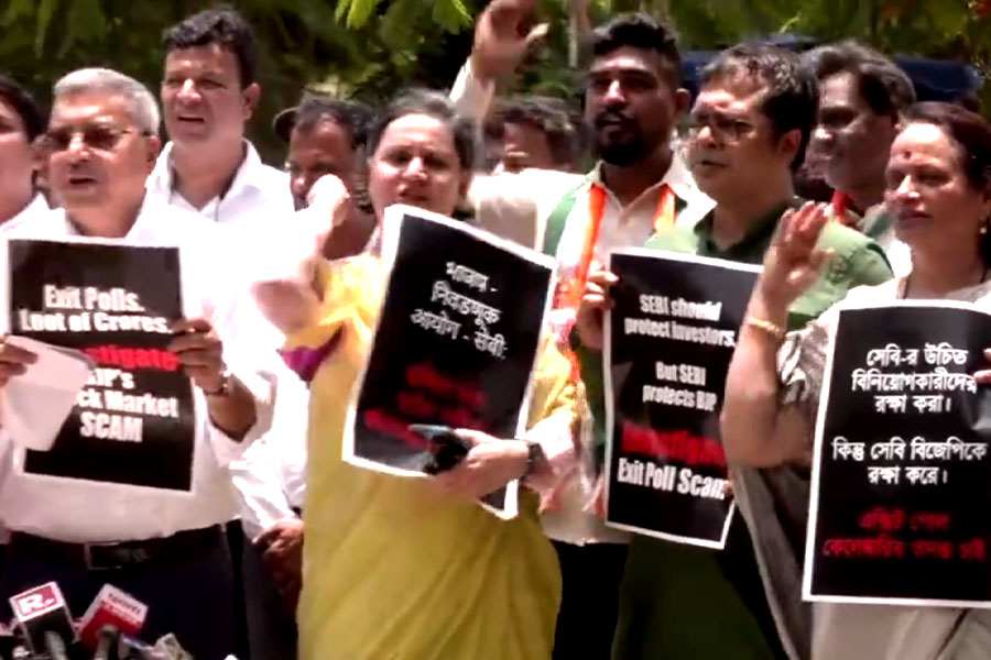 Opposition leaders protest outside SEBI over Stock Market manipulation