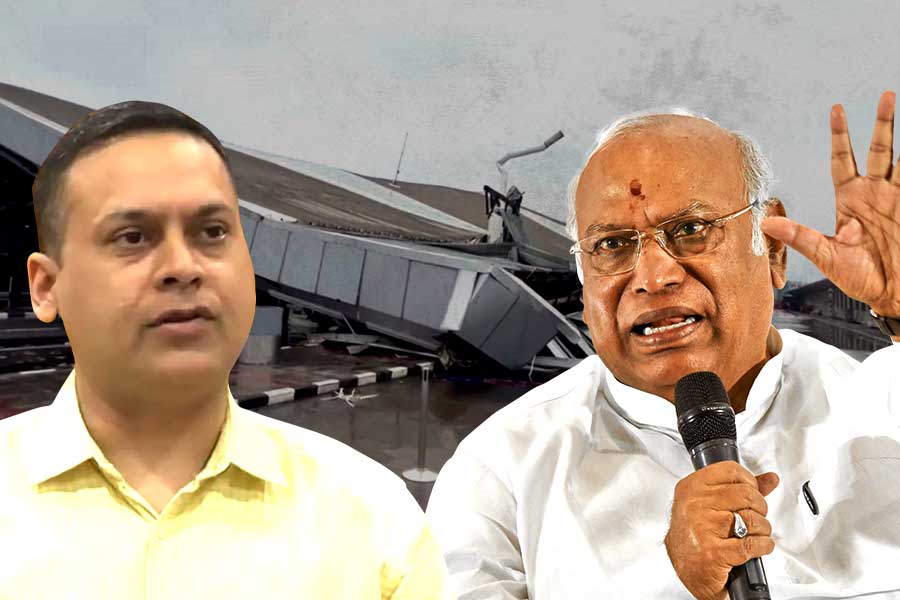 BJP Congress spat on collapse of Delhi Airport