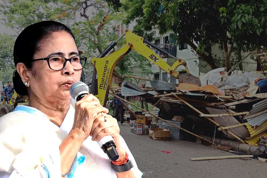 Displacing hawkers is not main moto, said Mamata Banerjee