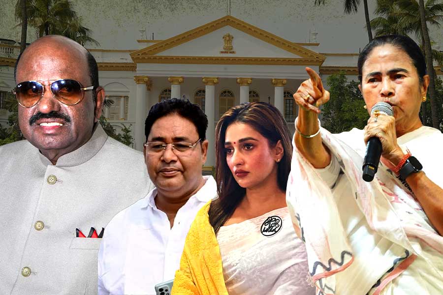 Mamata Banerjee slams governor for delaying TMC MLA oath