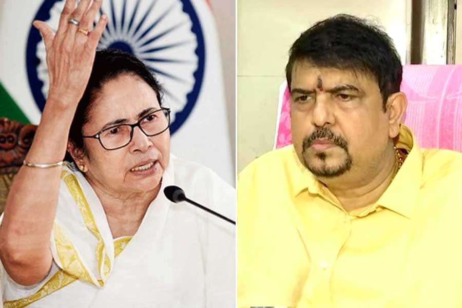 Mamata Banerjee slams Sujit Bose and other hevyweight leaders directly for irregularities in more than one Municipalities