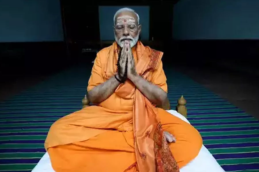 Congress questions Modi on clicking picture at Vivekananda Rock