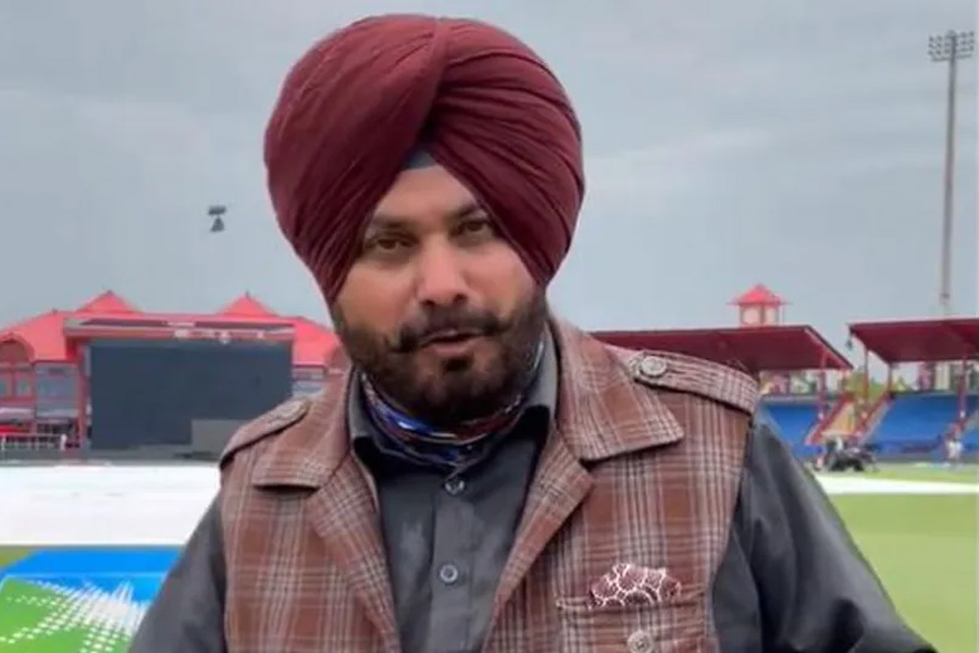 Navjot Singh Sidhu slams Arshdeep Singh over batting