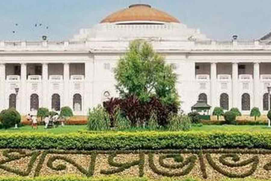 WB By-elections: Number of BJP MLAs reduced as they get no seat among six