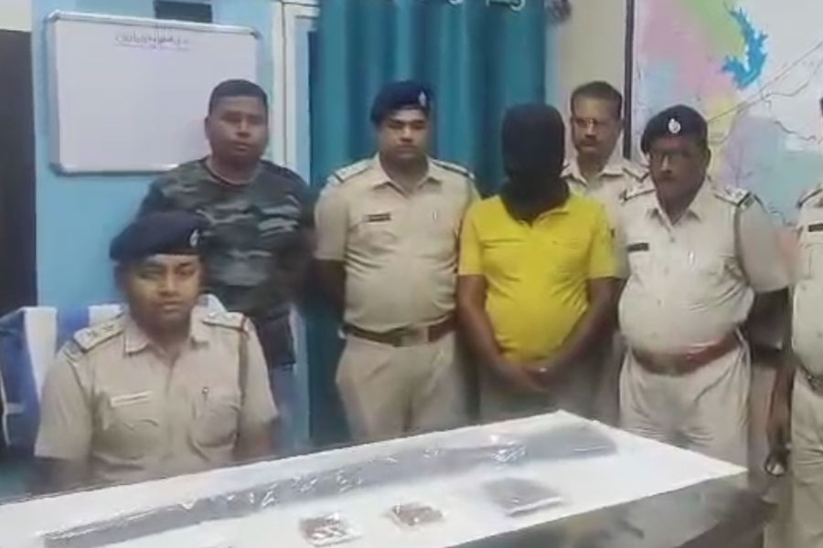 Dubrajpur Police arrests man with arms during selling of those in two days consecutively
