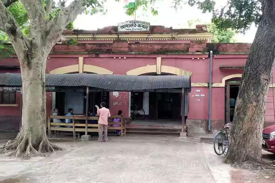 Bongaon court orders DM to change Public prosecutors after they didn't present in hearing days after days